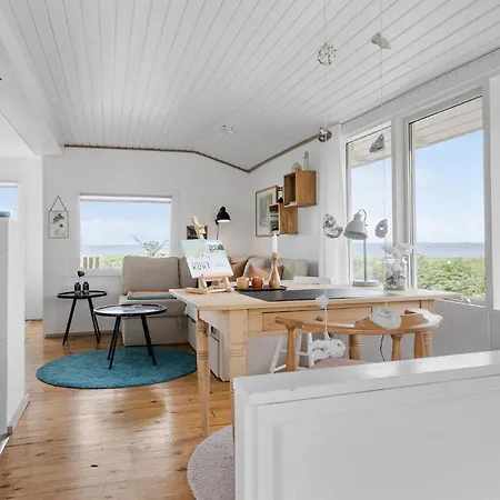 2 Bedroom Awesome In Holiday home *