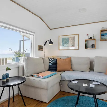 2 Bedroom Awesome In אוטרופ